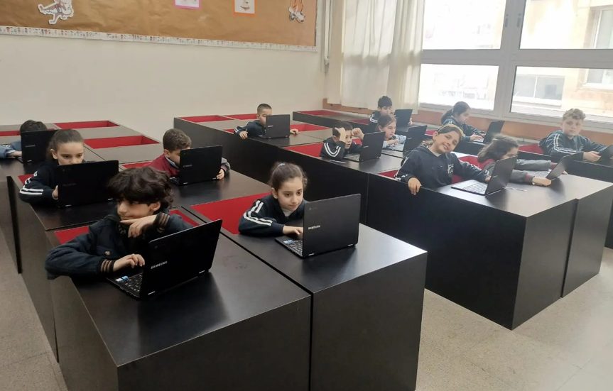 مختبرات التعلم الرقمي وأجهزة الكروم بوك