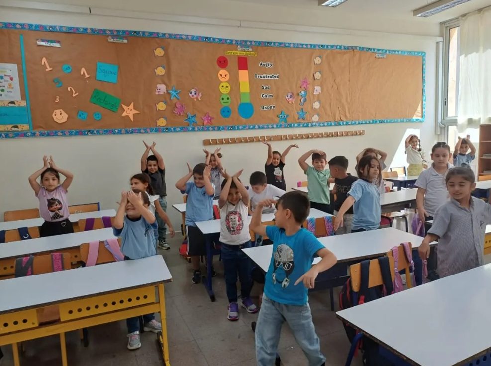 الفصول الدراسية والأنشطة التفاعلية في المرحلة الابتدائية